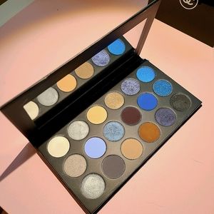 Morphe Artistry Palette 18A Blue Ya Away  Palette